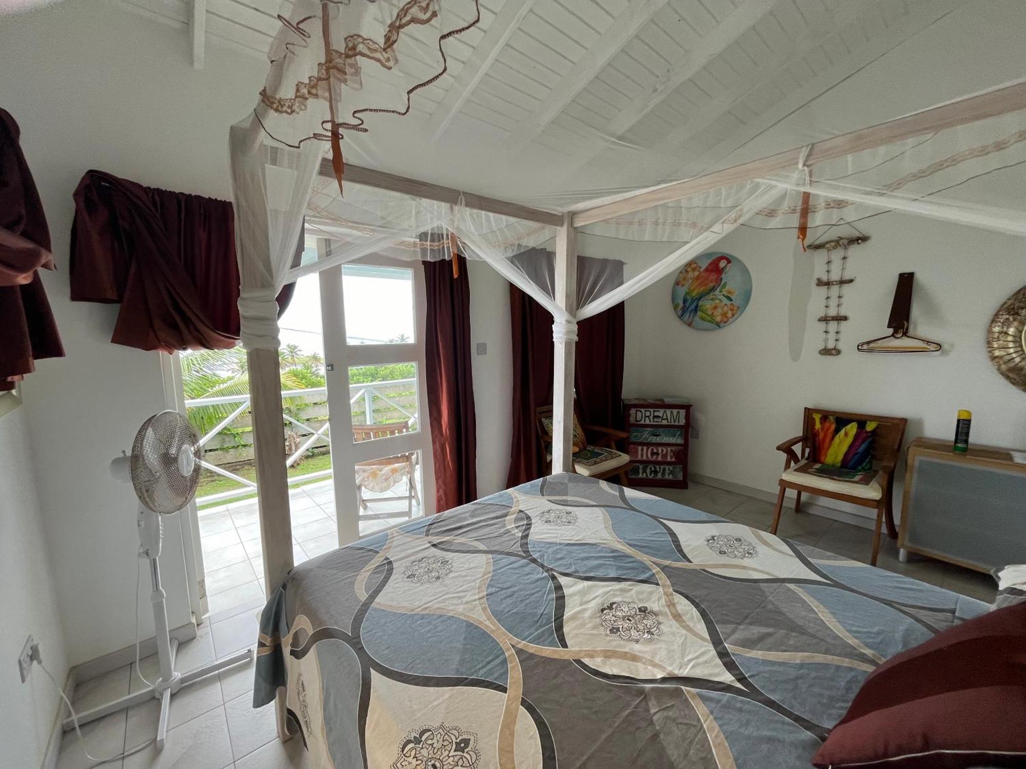 Waves Villa Guesthouse Kingstown Eksteriør bilde