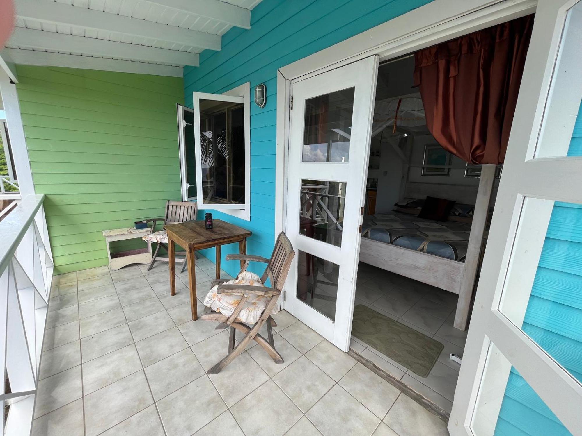 Waves Villa Guesthouse Kingstown Eksteriør bilde