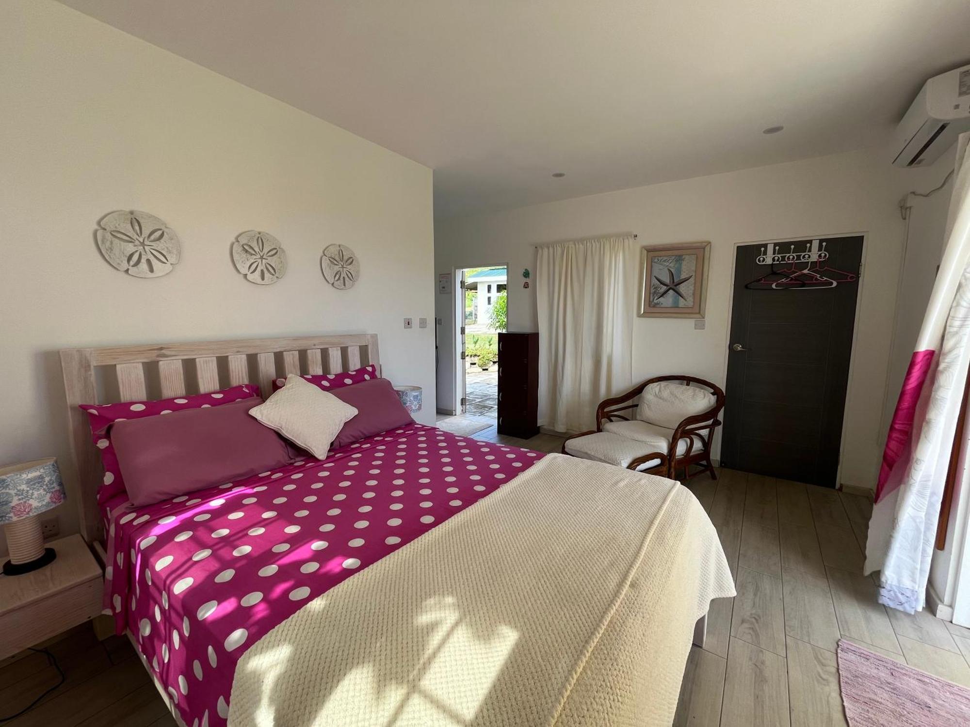 Waves Villa Guesthouse Kingstown Eksteriør bilde