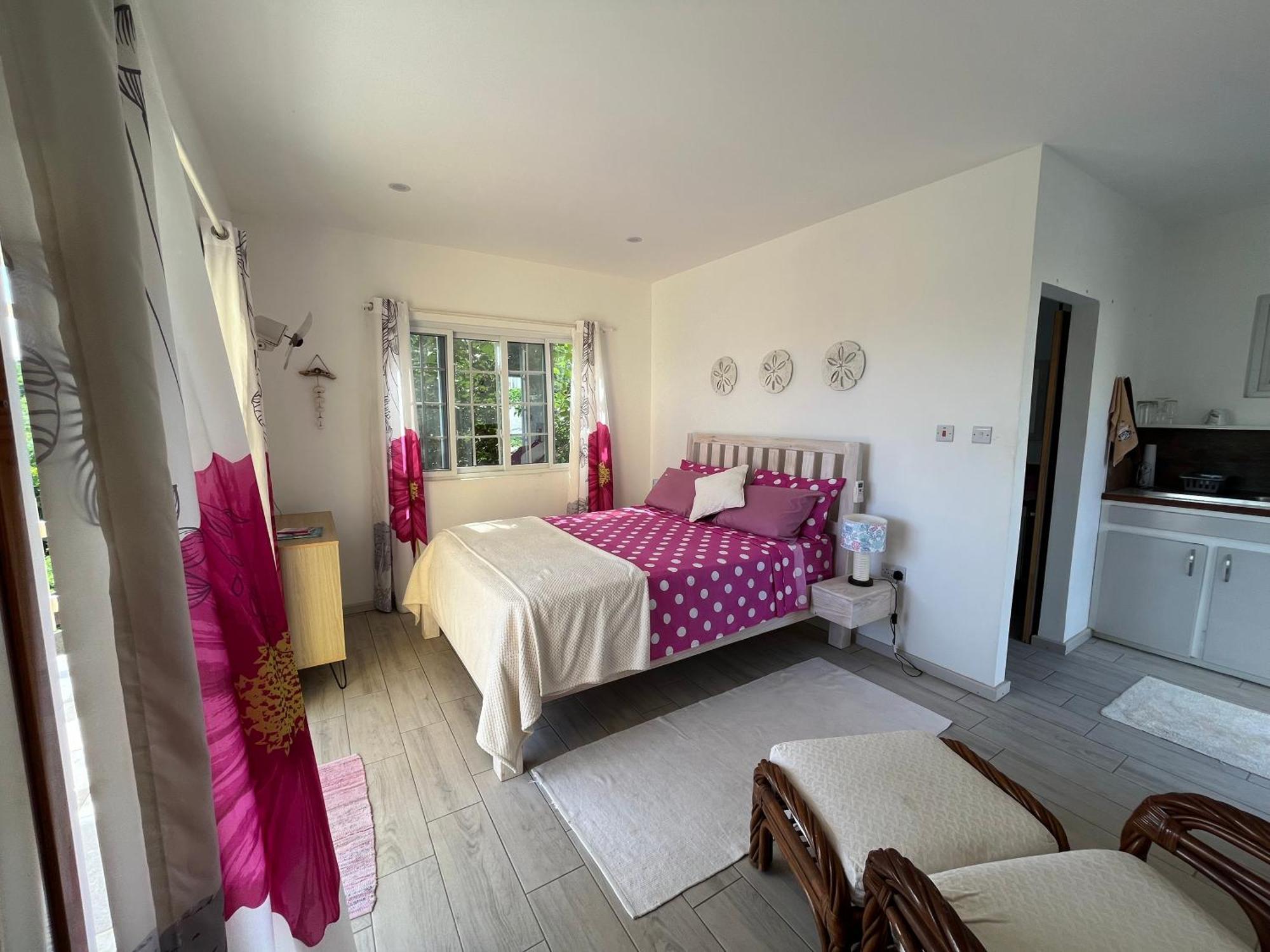 Waves Villa Guesthouse Kingstown Eksteriør bilde