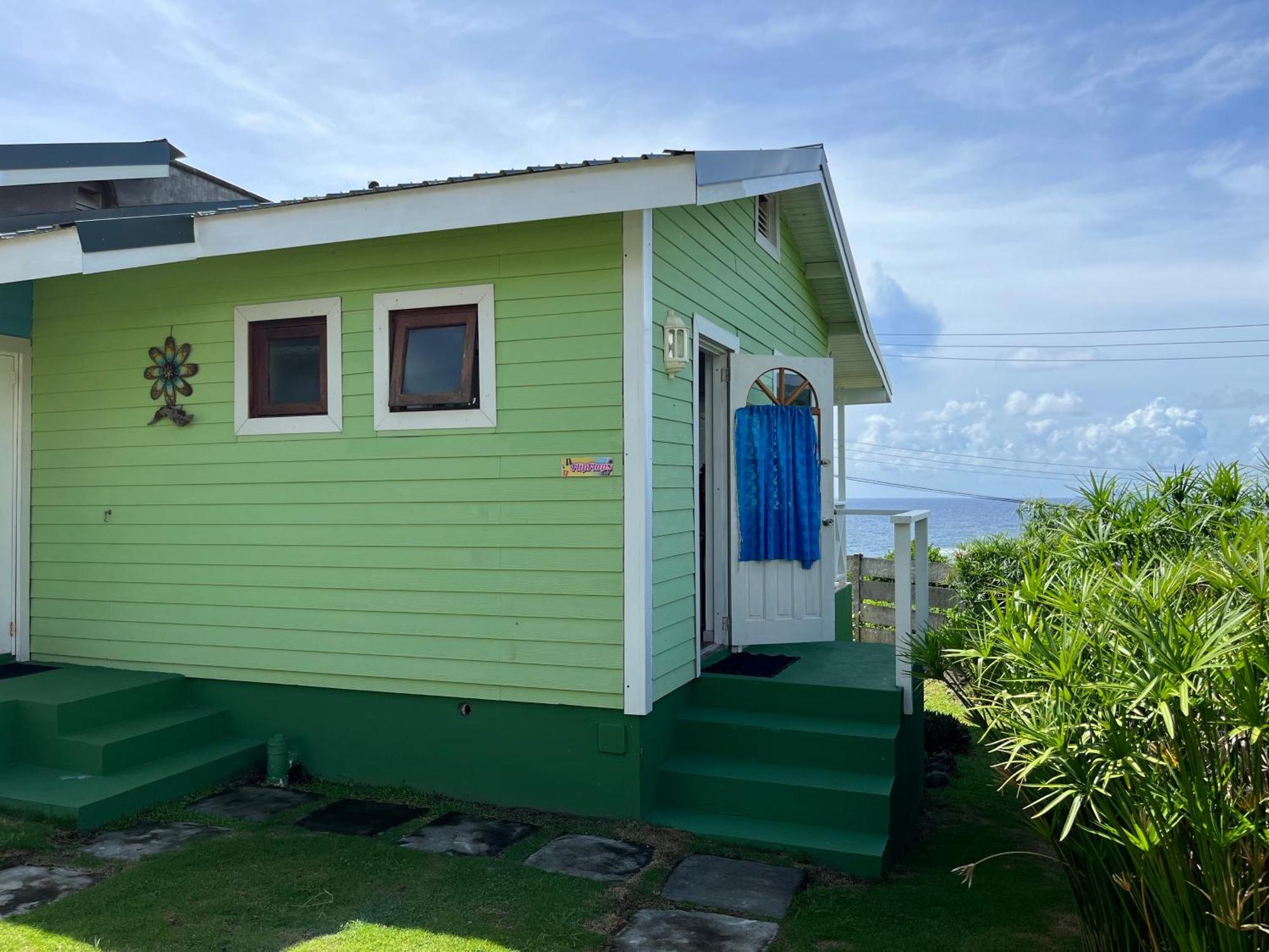 Waves Villa Guesthouse Kingstown Eksteriør bilde