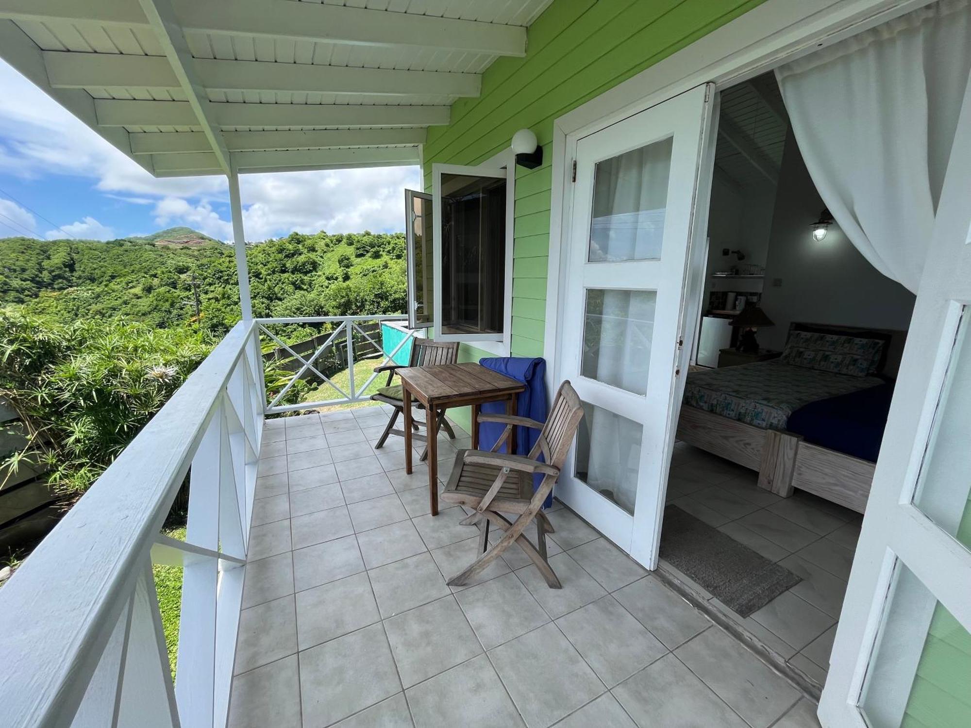 Waves Villa Guesthouse Kingstown Eksteriør bilde