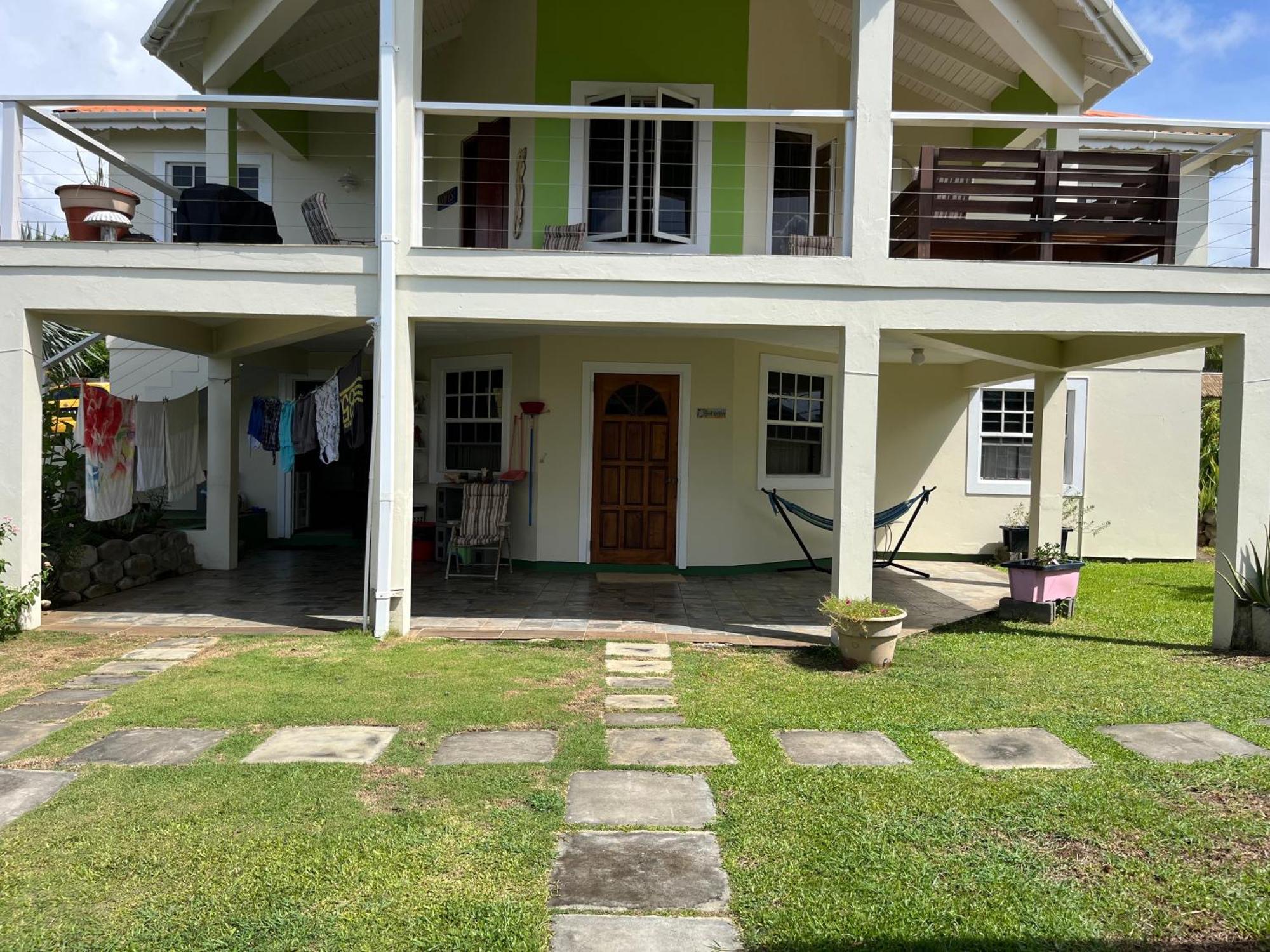 Waves Villa Guesthouse Kingstown Eksteriør bilde
